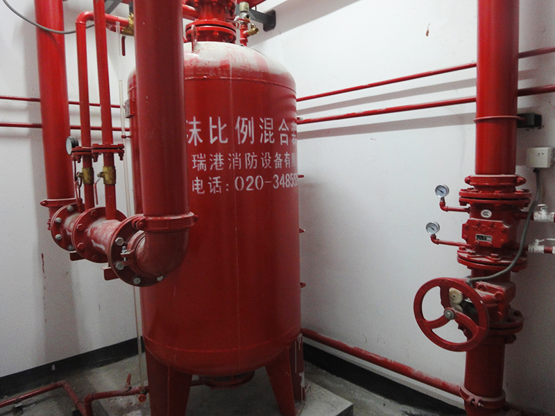 瑞港消防集研发、生产、销售和服务一体专业从事现代工业消防自动灭火产品制造的企业，是中国消防行业灭火产品种类较全的科技型企业。拥有气体灭火，七氟丙烷气体灭火，高压细水雾灭火，泡沫灭火，厨房灭火等多个生产试验基地。