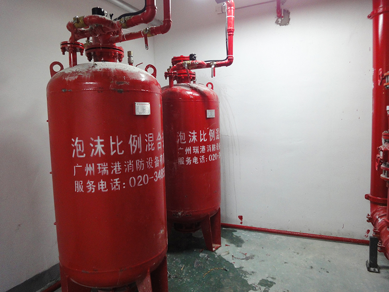 瑞港消防集研发、生产、销售和服务一体专业从事现代工业消防自动灭火产品制造的企业，是中国消防行业灭火产品种类较全的科技型企业。拥有气体灭火，七氟丙烷气体灭火，高压细水雾灭火，泡沫灭火，厨房灭火等多个生产试验基地。
