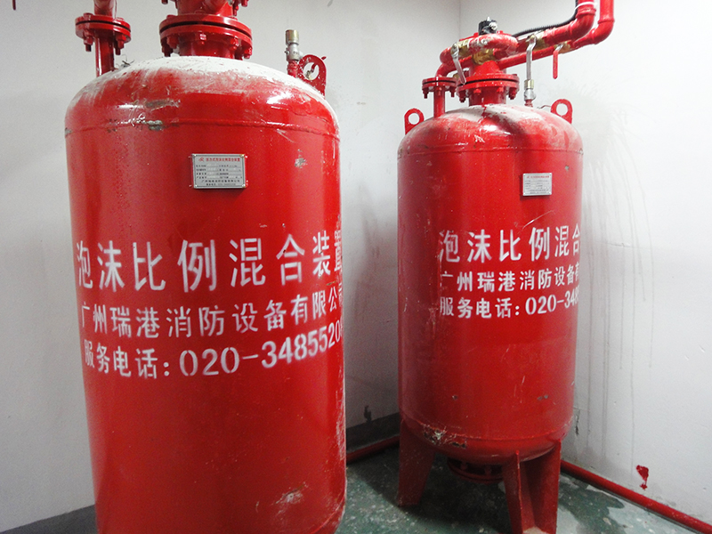 瑞港消防集研发、生产、销售和服务一体专业从事现代工业消防自动灭火产品制造的企业，是中国消防行业灭火产品种类较全的科技型企业。拥有气体灭火，七氟丙烷气体灭火，高压细水雾灭火，泡沫灭火，厨房灭火等多个生产试验基地。